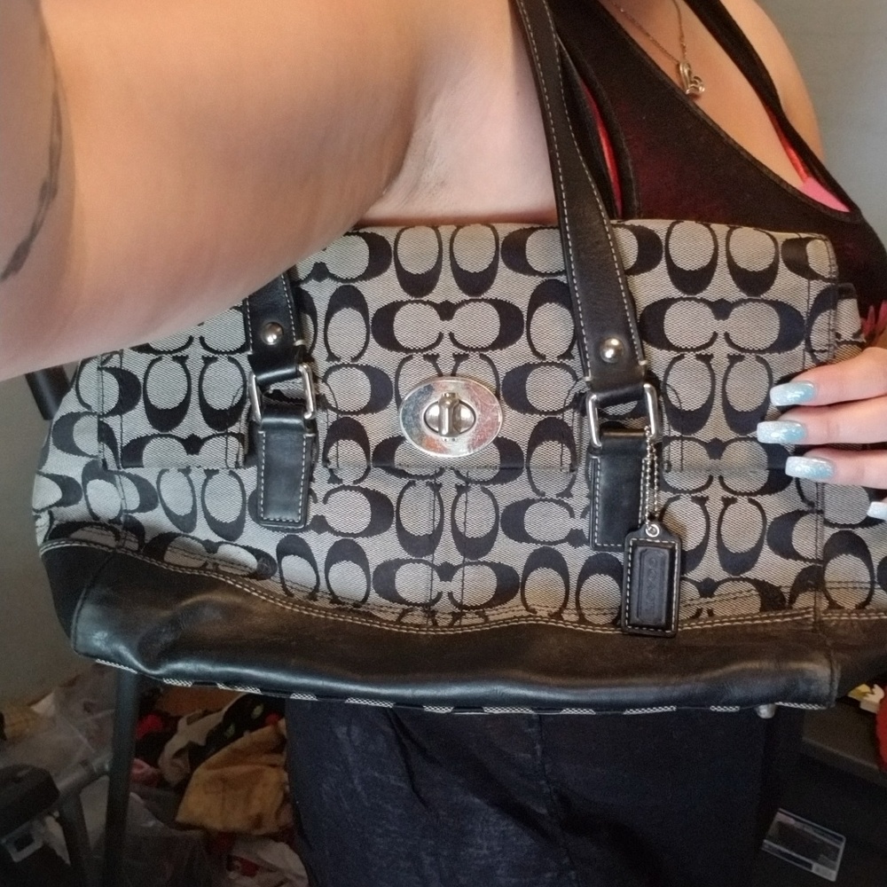 Coach purse - Picture 3 of 4